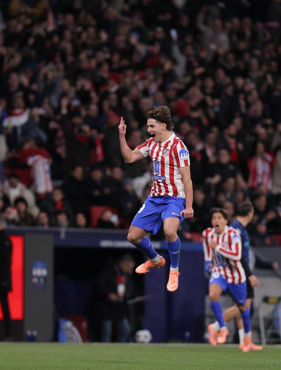Julián Álvarez celebrando su gol